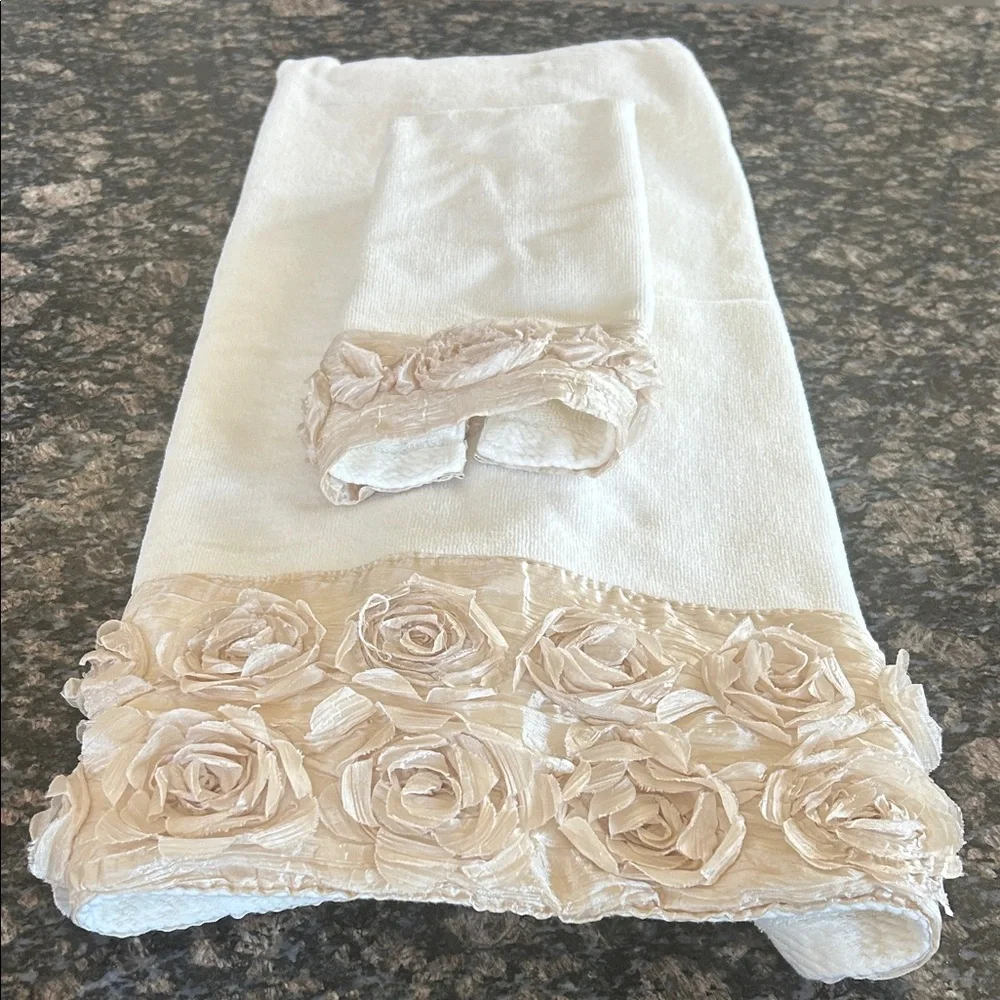 CROSCILL HOME TOWELS CHAPEL HILL ROSIE LOT OF 2